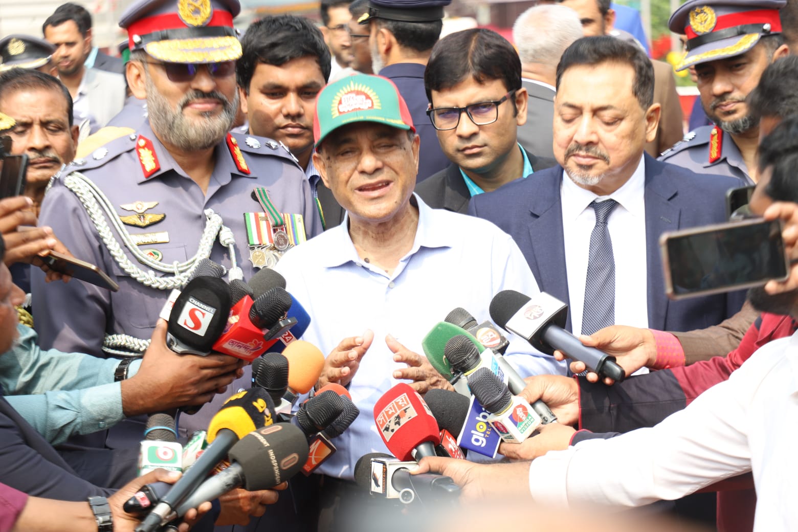 দেশ গড়ায় আনসার বাহিনীর ভূমিকা সবচেয়ে বেশি : স্বরাষ্ট্র উপদেষ্টা